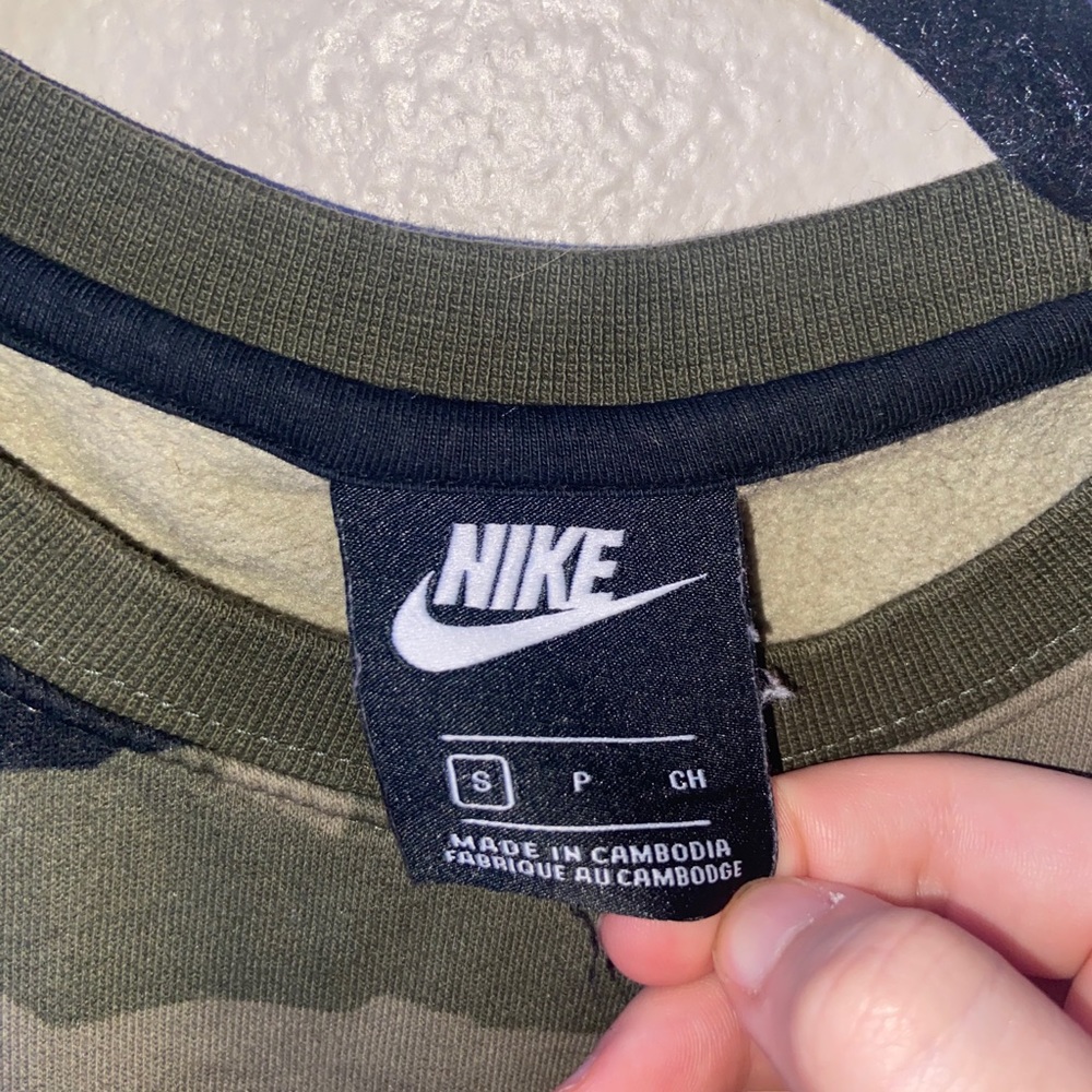 COPY - Green camouflage Nike pullover